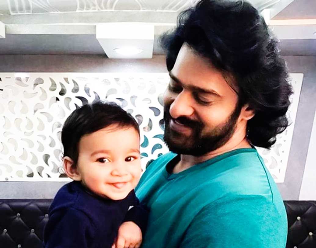 প্রভাসের আসল নাম কি জানেন? প্রভাস তো আসল নামেরই একটা অংশ মাত্র। তাঁর আসল নাম ভেঙ্কট সত্যনারায়ণ প্রভাস রাজু উপ্পালাপতি।