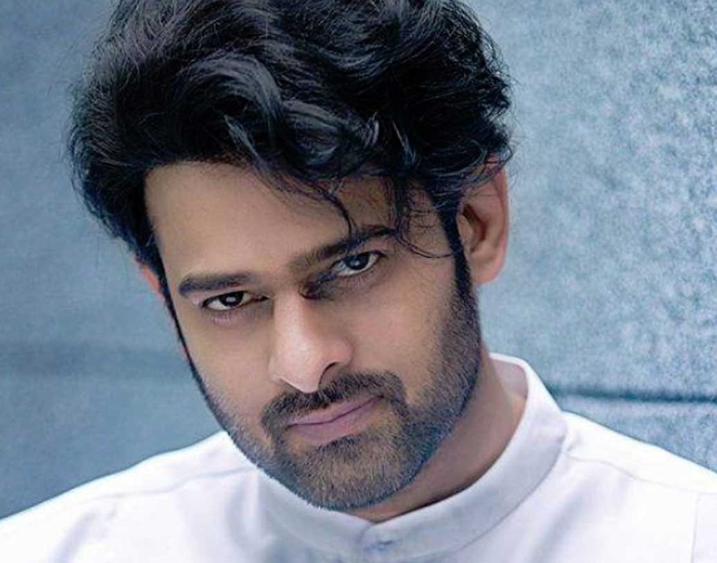 ‘মুন্না ভাই এমবিবিএস’ এবং ‘থ্রি ইডিয়টস’— এই ছবি দুটি কমপক্ষে ২০ বার করে দেখে ফেলেছেন প্রভাস। আর তার পরেই পরিচালক রাজকুমার হিরানির অন্ধভক্ত হয়ে যান অভিনেতা। তবে তাঁর প্রিয় অভিনেতা রবার্ট ডি নিরো।