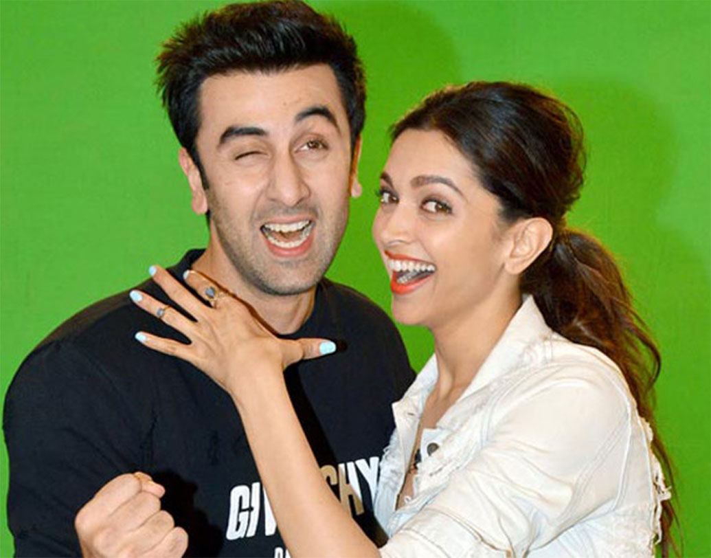 ২০০৭ সালে দীপিকার প্রথম ছবি ‘ওম শান্তি ওম’-এর শুটিং চলছিল। এদিকে রণবীরের প্রথম ছবি ‘সাওয়ারিয়া’-র কাজ চলছিল, সেই সময়ই দু’জনের নাকি আলাপ মেক-আপ শিল্পী ডরিসের মাধ্যমে। ২০০৭ সালেও গভীর সম্পর্ক ছিল দু’জনের মধ্যে। বি টাউনে রটেছিল, রণবীরের মা নীতু সিংই নাকি দীপিকাকে পছন্দ করতেন না। তাই দু’জনের সম্পর্ক নাকি পরিণতি পায়নি।