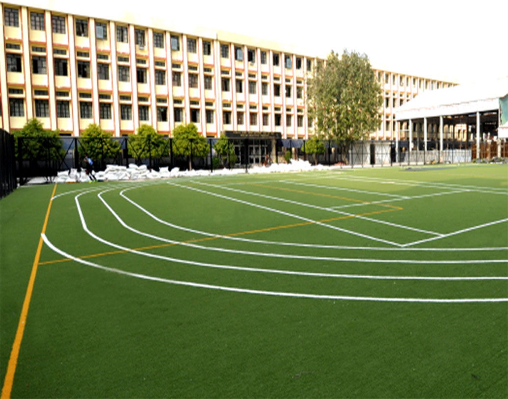 ‘সিটি মন্টেসরি স্কুল’ বা সিএমএস’। ১৯৫৯ সালে জগদীশ গাঁধী ও তার স্ত্রী ভারতী এই স্কুল প্রতিষ্ঠা করেন। এই দম্পতির ইচ্ছে ছিল একটা স্কুল করার। কিন্তু তাঁদের সামর্থ ছিল না। ৩০০ টাকা ধার করে এই স্কুল শুরু করেন তাঁরা। প্রথমে ছিল পাঁচ জন পড়ুয়া, এমনটাই জানান ৭৯ বছরের জগদীশ।