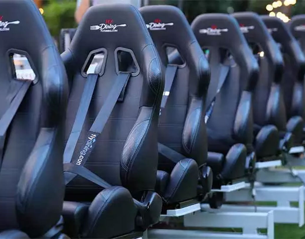 প্রায় ৪০টি দেশে রয়েছে এই ধরনের স্কাই ডাইনিংয়ের ব্যবস্থা। নিরাপত্তা একটা বড় প্রশ্ন এখানে। তাই সিটবেল্ট পরেই খাবার খেতে হয় খদ্দেরদের। তিনটি বেল্ট রয়েছে, এগুলি চেয়ারের সঙ্গে বাঁধাও থাকবে।