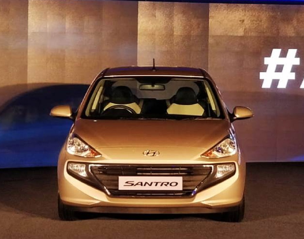 স্যান্ট্রো ম্যাগনা
স্যান্ট্রো ম্যাগনার দাম ৪ লক্ষ ৫৮ লক্ষ টাকা। পেট্রল চালিত। চালক সহ মোট ৫ জন বসতে পারবেন। ইঞ্জিনের ক্ষমতা ১০৮৬ সিসি। মাইলেজ মিলবে লিটার প্রতি ২০.৩ কিলোমিটার। গিয়ার রয়েছে ৫টি। শুধুমাত্র চালকের জন্য একটি এয়ারব্যাগ রয়েছে।