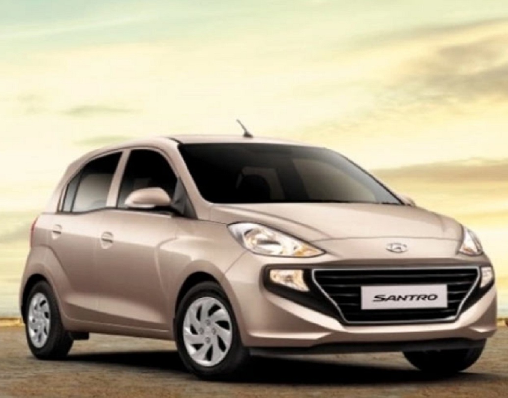 স্যান্ট্রো ম্যাগনা সিএনজি
স্যান্ট্রো ম্যাগনা সিএনজির দাম ৫ লক্ষ ২৪ হাজার টাকা। এটি সিএনজি চালিত গাড়ি। ইঞ্জিনের ক্ষমতা ১০৮৬ সিসি। শুধুমাত্র চালকের জন্য একটি এয়ারব্যাগ রয়েছে। রয়েছে অ্যান্টি লক ব্রেকিং প্রযুক্তি। চালক সহ মোট ৫ জন বসতে পারবেন।