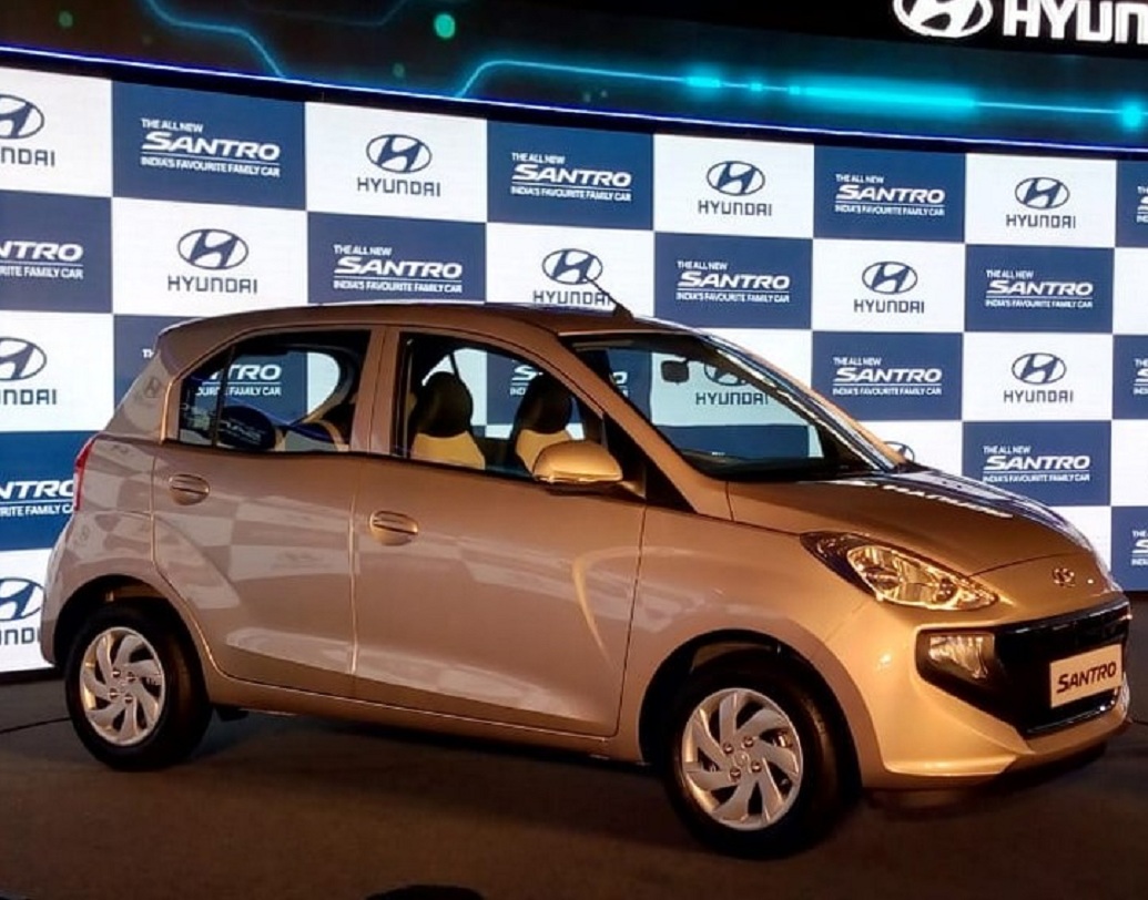 স্যান্ট্রো স্পোর্টস সিএনজি
স্যান্ট্রো স্পোর্টস সিএনজির দাম ৫ লক্ষ ৬৫ হাজার টাকা। সিএনজি চালিত গাড়ি এটি। তবে পেট্রলও ব্যবহার করা যাবে। ইঞ্জিনের ক্ষমতা ১০৮৬ সিসি। মোট ৫টি গিয়ার রয়েছে। বসতে পারবেন ৫ জন।