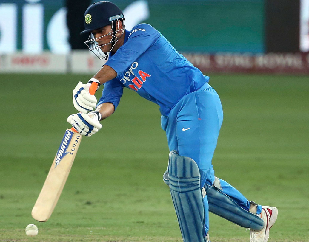 মহেন্দ্র সিংহ ধোনি নামতে পারেন পাঁচ নম্বরে। মিডল অর্ডারের বড় ভরসা প্রাক্তন ভারত অধিনয়াক। তিনিই দলের এক নম্বর উইকেটকিপার। তাঁর বিশাল অভিজ্ঞতার মূল্যও যথেষ্ট।