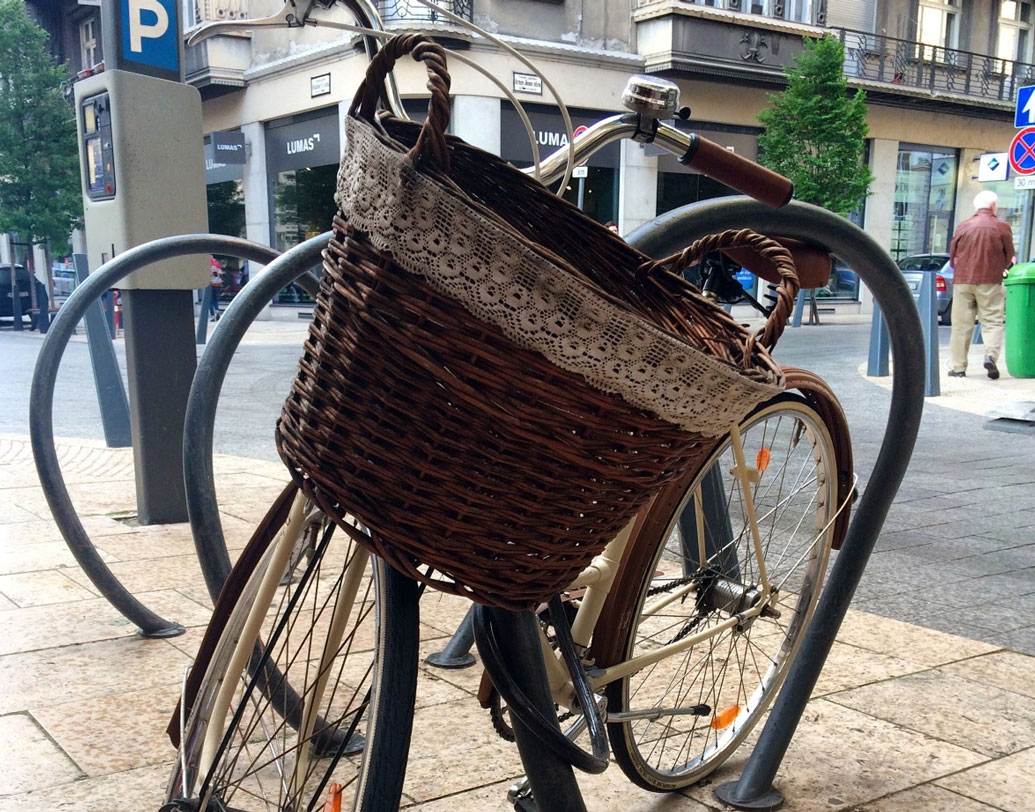 ১০০ জন স্থানীয় ব্যবসায়ী যোগ গিয়েছেন এই উদ্যোগে। একটা অ্যাপও রয়েছে সাইকেলের দূরত্ব বা হাঁটার দূরত্ব মাপতে। সেই দূরত্বের উপরেই নির্ভর করে পুরস্কার।