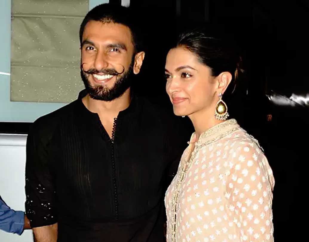 বলি সূত্রের খবর অনুযায়ী, উত্তর এবং দক্ষিণ ভারতীয় দু’রকম রীতি মেনেই বিয়ে করবেন দীপিকা পাড়ুকোন এবং রণবীর সিংহ। ১৩ তারিখে সঙ্গীত, ১৪ তারিখ কন্নড় মতে এবং ১৫ তারিখ ফের উত্তর ভারতীয় নিয়ম মেনে বিয়ে করবেন দীপিকা আর রণবীর।