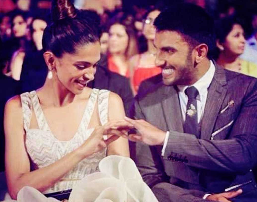 দীপিকা আর রণবীরের ঘনিষ্ঠ মহলের খবর, পরিবার আর খুব কাছের কিছু বন্ধুবান্ধব আছেন নিমন্ত্রিতের তালিকায়। সেই তালিকায় রয়েছেন কর্ণ জোহর, শাহরুখ খান, ফারহা খান, সঞ্জয় লীলা ভন্সালী, আদিত্য চোপড়া এবং অর্জুন কপূর।