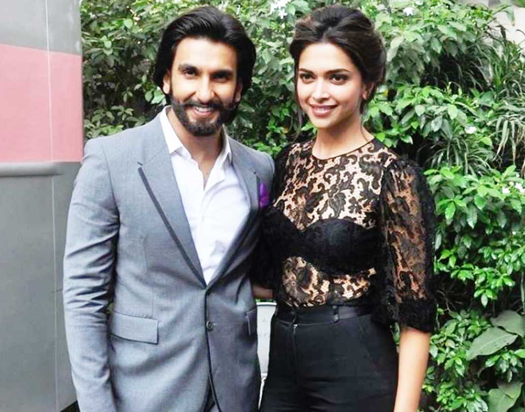 সূত্রের আরও খবর, হবু দম্পতি হনিমুনে যাবেন ঠিকই, কিন্তু সেই হানিমুন ট্রিপ হবে খুবই ছোট্ট। কারণ, তার পরই রণবীর সিংহ ব্যস্ত হয়ে যাবেন ‘সিম্বা’ ছবিটির প্রোমোশনের কাজে।