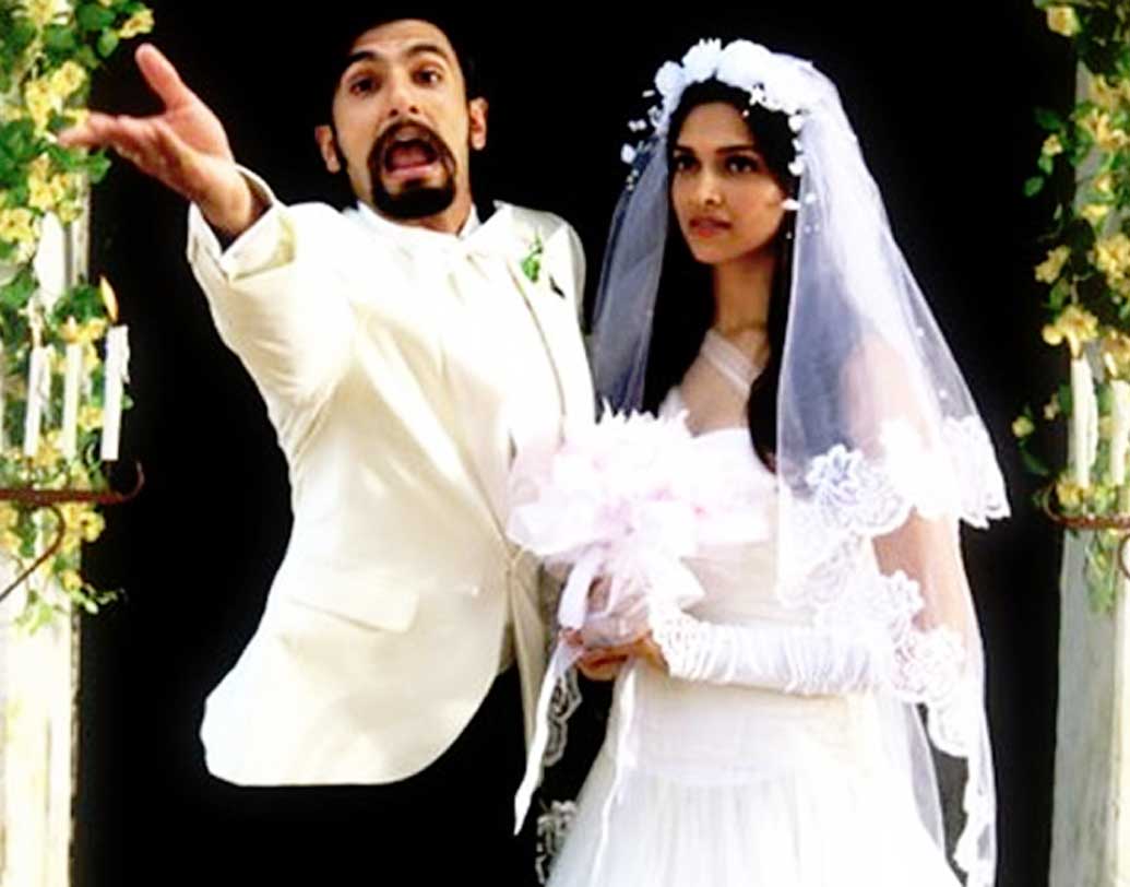 যদিও জব্বর রিসেপশন প্ল্যান রয়েছে দীপ-বীরের। ২১ নভেম্বর একটি রিসেপশন পার্টি হবে বেঙ্গালুরুতে। যেখানে শুধুই দীপিকার পরিবারের লোকজন থাকবেন। আর একটি রিসেপশন পার্টি হবে মুম্বইতে ১ ডিসেম্বর। যেখানে প্রায় গোটা বলিউডই হাজির থাকবে বলে জানা গিয়েছে।