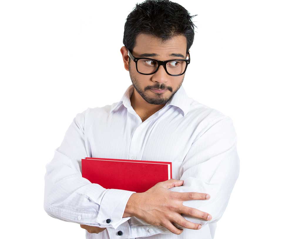 চোখে চোখ রেখে কথা বলতে পারেন না?  একে আত্মবিশ্বাসের অভাব বলে গণ্য করা হয়। অফিসের মিটিং হোক বা বসের সঙ্গে কথাবার্তা— এই অভ্যাস যদি আয়ত্তে না আনতে পারেন, তা হলে পেশাদার জীবনে চিরকালই কম আত্মবিশ্বাসের মানুষ বলে পরিচিত হবেন।