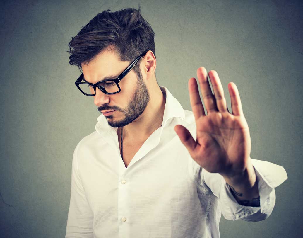 কোনও কথা ভাল করে না শুনেই প্রতিক্রিয়া দেওয়া অভ্যাস আপনার? সে স্বভাব আজই ছাড়ুন। অনেক সময় খুব বুঝে তার পরই অফিসিয়াল কথায় উত্তর দেওয়া প্রয়োজন। বিশেষ করে মিটিংয়ে। কোন কথা বক্তা কেন বলছেন, ঠিক কতটুকু জানতে চাইছেন এ সব জেনে তবেই মন্তব্য করুন। নইলে হাস্যাস্পদ হবেন।