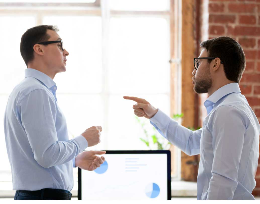 অন্য সহকর্মীর সাফল্যে যেমন উৎসাহ দেবেন, তেমন তার ব্যর্থতাতেও পাশে দাঁড়াবেন। কিন্তু কোনও বডি ল্যাঙ্গুয়েজ যেন পরিমিতবোধকে টপকে না যায়। অফিসে কারও সঙ্গে টুকটাক বচসা থেকে বড় অশান্তিতে টেনে নিয়ে যান অনেকেই।এমন স্বভাব যেমন ত্যাগ করতে হবে, তেমনই ভালবাসা প্রকাশের ভঙ্গিতেও রাখতে হবে নিয়ন্ত্রণ।