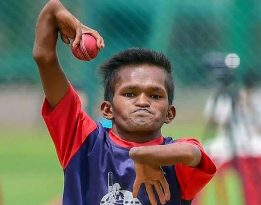 আফগান ক্রিকেটারদের অনুশীলনের সময় তাঁকে বল করতে দেখা যায়। সেই সময়ই সবার চোখে পড়েন তিনি। শঙ্করের প্রতিবন্ধকতা হার মেনেছে মনের জোরের কাছে। আফগান ক্রিকেটার রশিদ বলেন, সজ্জনকে খেলতে তাঁদের অসুবিধা হয়েছে কয়েকবার অনুশালীনের সময়ও।