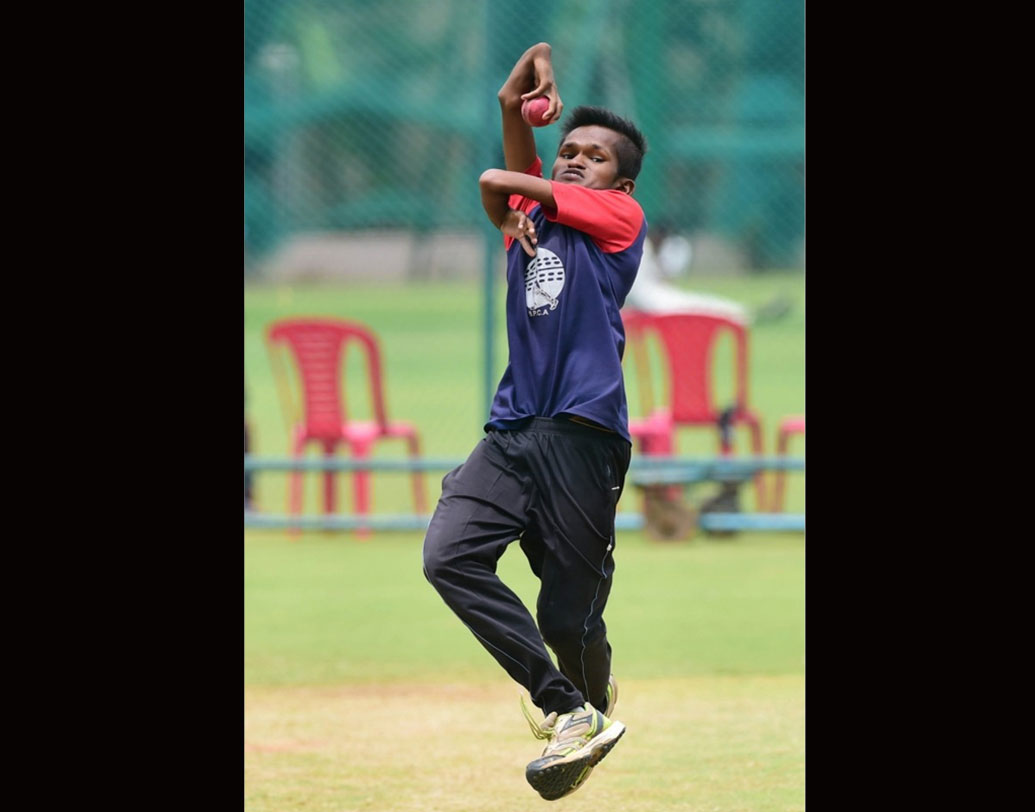 আফগান তারকাদের সঙ্গে অনুশীলনে সাহায্য করাটা তাঁর জীবনে অন্যতম একটা ভাল লাগা, জানিয়েছেন শঙ্কর। আর বলেছেন, আর পাঁচ জনের সঙ্গে অনুশীলন করতে কখনও কোনও সমস্যা হয়নি। আর তিনি নিজেকে আলাদা করে কিছু ভাবতেও চান না, সংবাদ সংস্থাকে এমনটাই বলেন শঙ্কর।