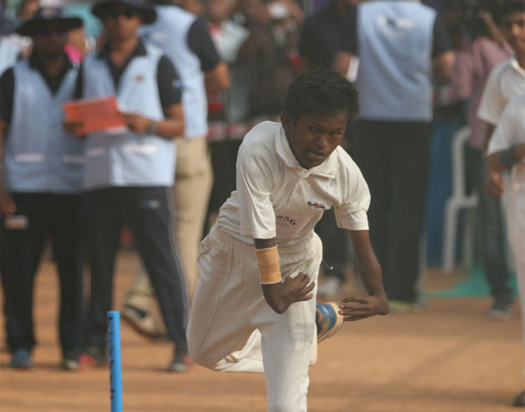 শঙ্কর ‘অনিল কুম্বলে স্পিন হান্ট’ ২০১৫ সালে ৩০০০ জন প্রতিযোগীর মধ্যে নির্বাচিত হন। মাত্র ২১ জন সুযোগ পেয়েছিলেন। সেই থেকেই বেঙ্গালুরুর অ্যাকাডেমিতে অনুশীলন। স্বপ্ন একটাই, ভারতের জাতীয় দলে খেলার।