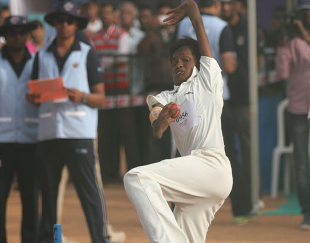 কর্নাটকে স্টেট ক্রিকেট অ্যকাডেমিতে ফিফথ ডিভিশনে ক্রিকেট খেলার সঙ্গে সঙ্গে শঙ্কর মাল্টিন্যাশনাল একটি সংস্থায় ছোট একটা কাজ করেন। পরিবারের প্রত্যেকের পাশে দাঁড়াতে চেষ্টা করছেন। আর একই সঙ্গে স্নাতক স্তরের পড়াশোনা করছেন।