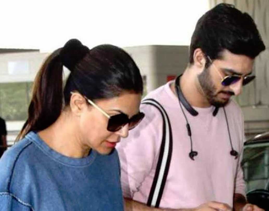 এর আগেও সুস্মিতা সেনের সঙ্গে রণদীপ হুডা, বিক্রম ভট্টের সম্পর্ক নিয়ে গুজব রটেছিল। কিন্তু ব্যক্তিগত জীবন নিয়ে সুস্মিতা সব সময়েই স্পিকটি নট।