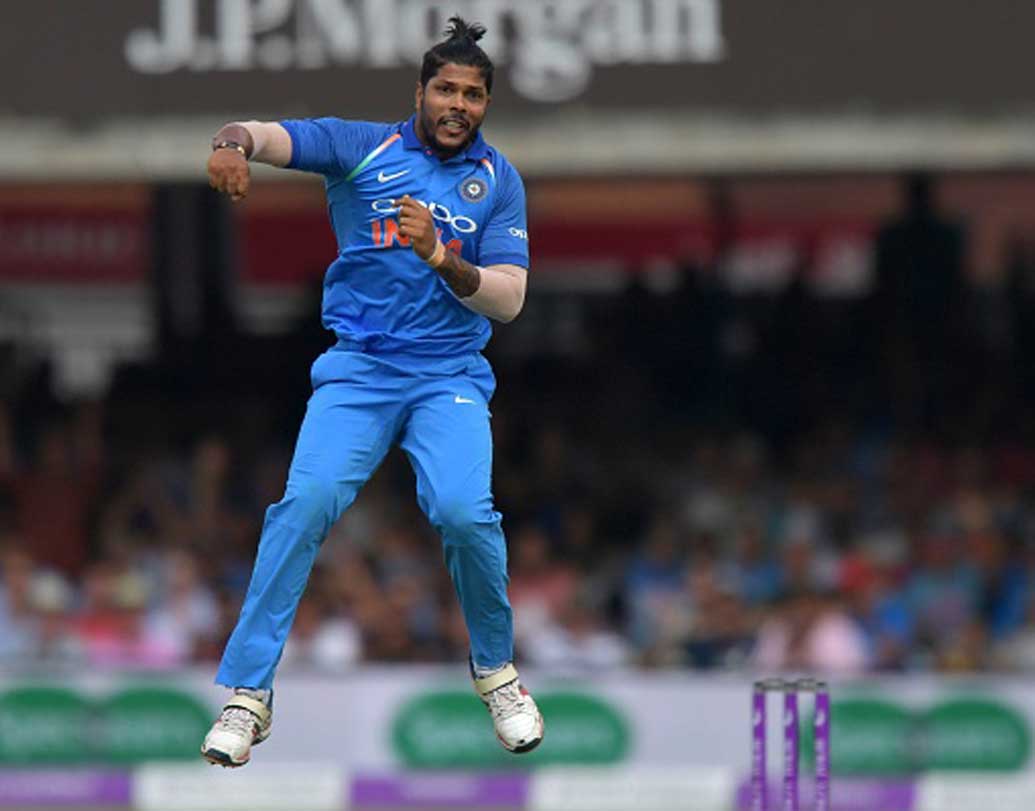 উমেশ যাদব: ১৫ জনের দলে রয়েছেন। তবে ভুবনেশ্বর এবং বুমরা ফিরে আসায় তৃতীয় ওয়ানডে-তে প্রথম একাদশে কতটা সুযোগ পাবেন, তা নিয়ে সন্দেহ আছে। তবে বিশ্বকাপের জন্য তিনি তুরুপের তাস হতেই পারেন।