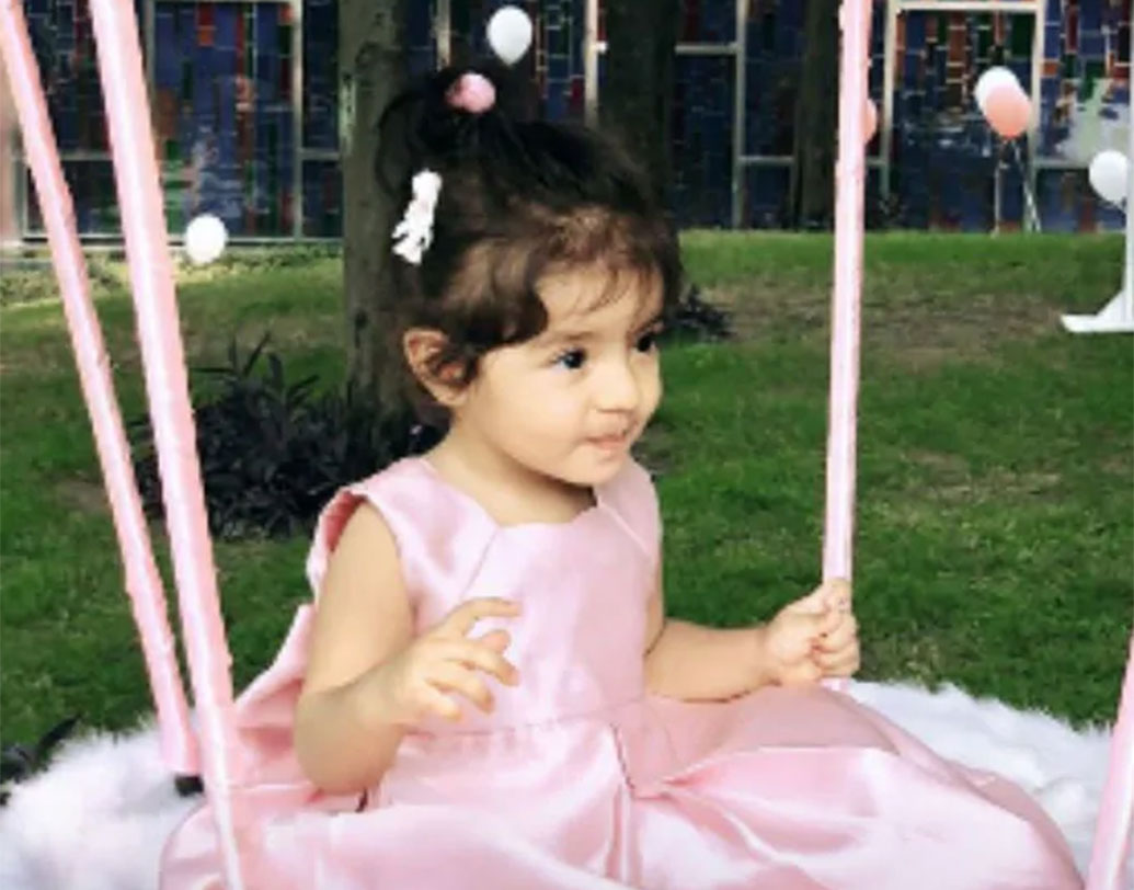 বাচ্চাটির সদ্যজাত ছবি শেয়ার করেছিলেন অভিনেতা অক্ষয় কুমার, কারণ তিনি এই তারকা পরিবারের অত্যন্ত ঘনিষ্ঠ।