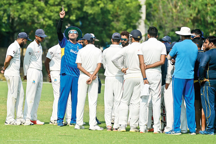 VVS Laxman has scolded Bengal's cricketers for their negligence