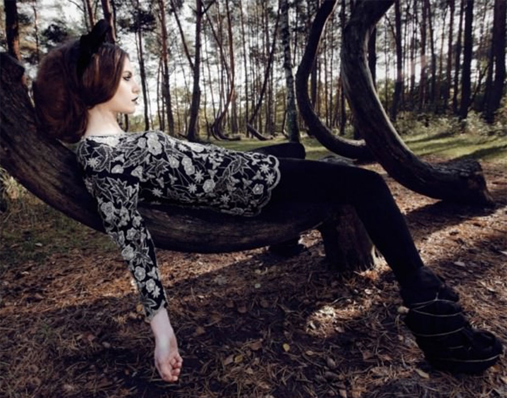 এই বিচিত্র জঙ্গলে পর্যটকরা বেড়াতে আসেন প্রায়ই। শুটিংও হয়েছে বেশ কয়েক বার। কিন্তু গাছের আকৃতির কারণ নিয়ে সংশয় রয়েই গিয়েছে। এখনও এই নিয়ে গবেষণা চলছে।