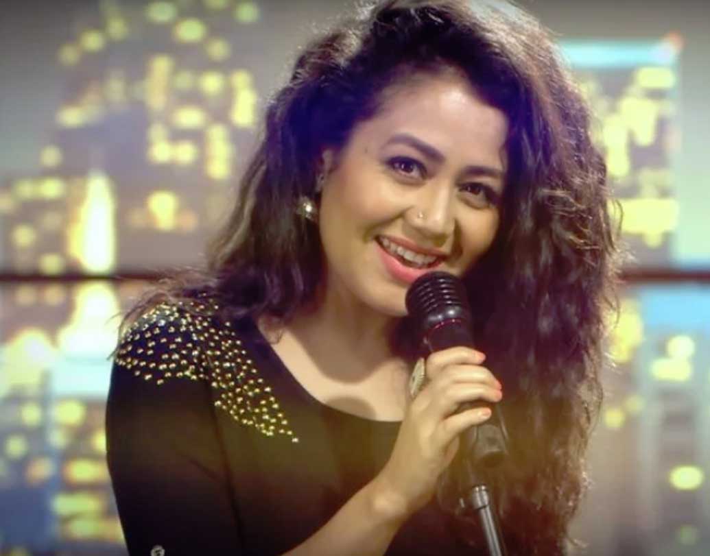 নেহা কক্কর- তাঁর গান শুনে ফ্যানরা ক্লিন বোল্ড হয়ে যান। পার্টি সং থেকে শুরু করে রোম্যান্টিক— সব গানেই সমান পারদর্শী নেহা। আবার তাঁর স্টাইলেরও আলাদা কদর করেন ভক্তেরা। এ দিকে মিউজিক ভিডিয়োতে তাঁর অভিনয় দেখে বোঝা দায়, তিনি গায়িকা নাকি অভিনেত্রী।