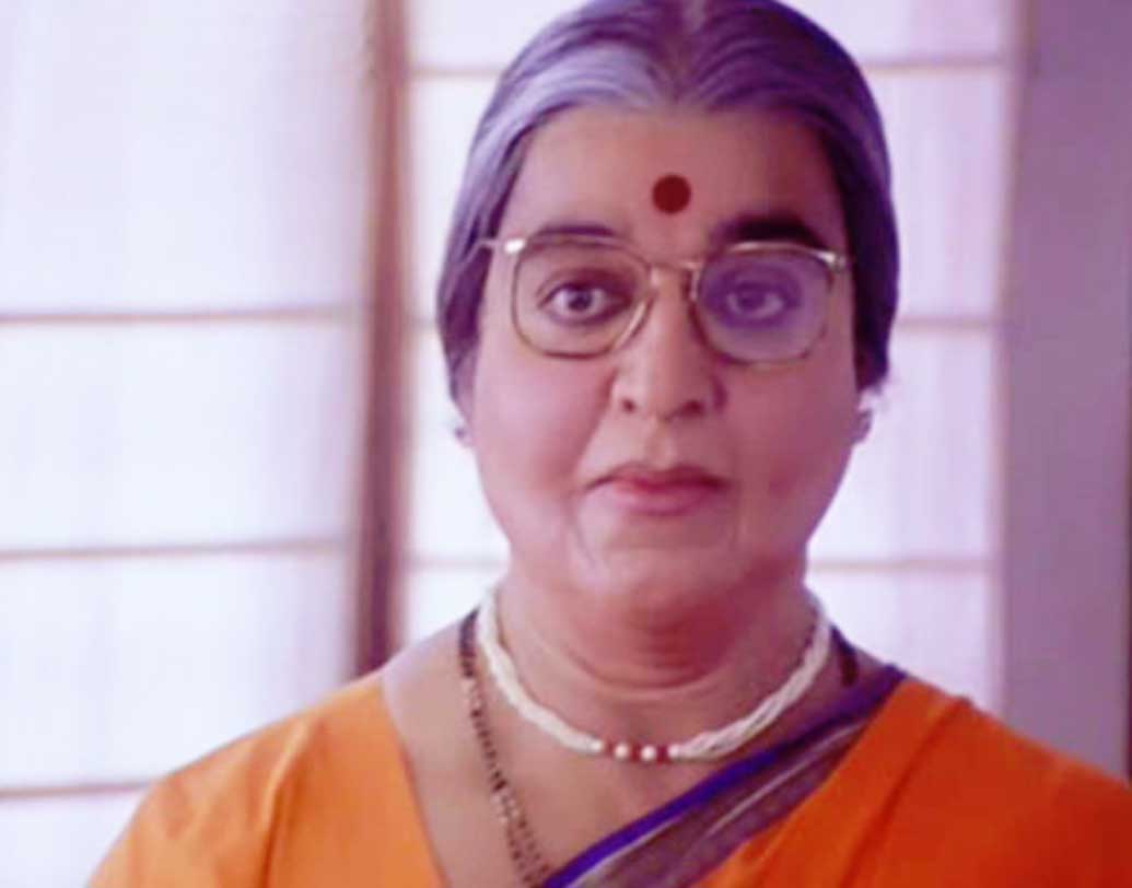 কমল হাসান মানেই তাঁর ছবিতে মেক আপ একটা আলাদা বিষয়। যেমন ‘চাচি ৪২০’ ছবিতে চাচির লুক। আবার ‘দশবতরম’ ছবিতে কমলের নানান অবতারে নানান লুক। আর এই লুকগুলোকেই ফুটিয়ে তুলতে ঘণ্টার পর ঘণ্টা মেক আপ রুমেই কাটিয়ে দেন অভিনেতা।