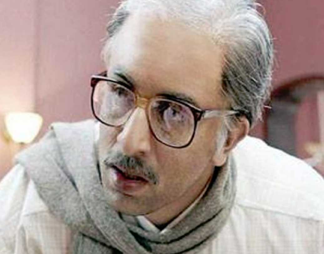 মেক আপের দিকে রণবীর কপূরও কিছু কম যান না। ‘বরফি’ ছবির শুরুতেই বয়স্ক এক মানুষ ক্যামেরা অন করে নিজেরই নানান মুহূর্তের ছবি তুলছেন— অনেকেই ঘাবড়ে গিয়েছিলেন, এ আবার কে? তিনি ছিলেন রণবীর কপূর। হালফিলের ‘সঞ্জু’-তেও তাঁর মেক আপে মশগুল দর্শকেরা।