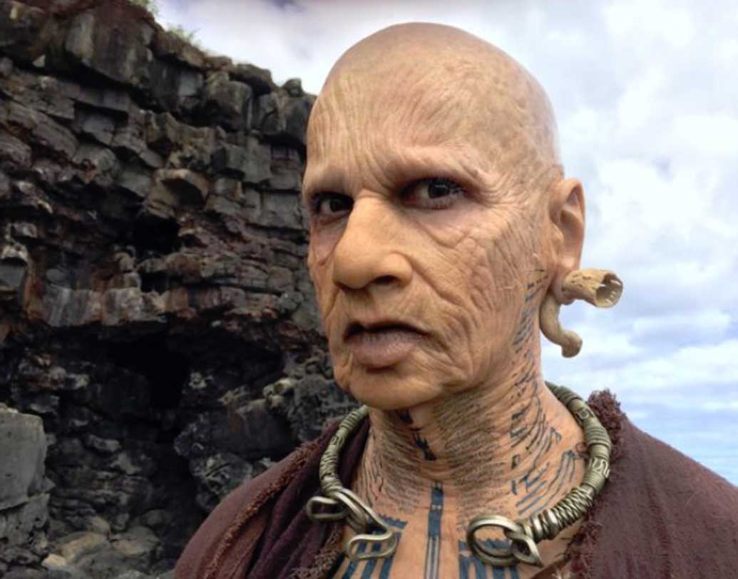 ‘রবতা’ ছবিটিতে আবার চমকে দিয়েছিলেন অভিনেতা রাজকুমার রাও। ফিল্মের অ্যান্ড ক্রেডিটে রাজকুমারের নাম না দেখলে অনেকে হয়তো বুঝতেই পারতেন না ইনি রাজকুমার রাও। তবে এই লুকের জন্য ঘণ্টার পর ঘণ্টা কঠিন কসরত করতে হত অভিনেতাকে। আরও বেশ কিছু ছবির জন্য লুক নিয়ে এক্সপেরিমেন্ট করতে দেখা গিয়েছে রাজকুমারকে।