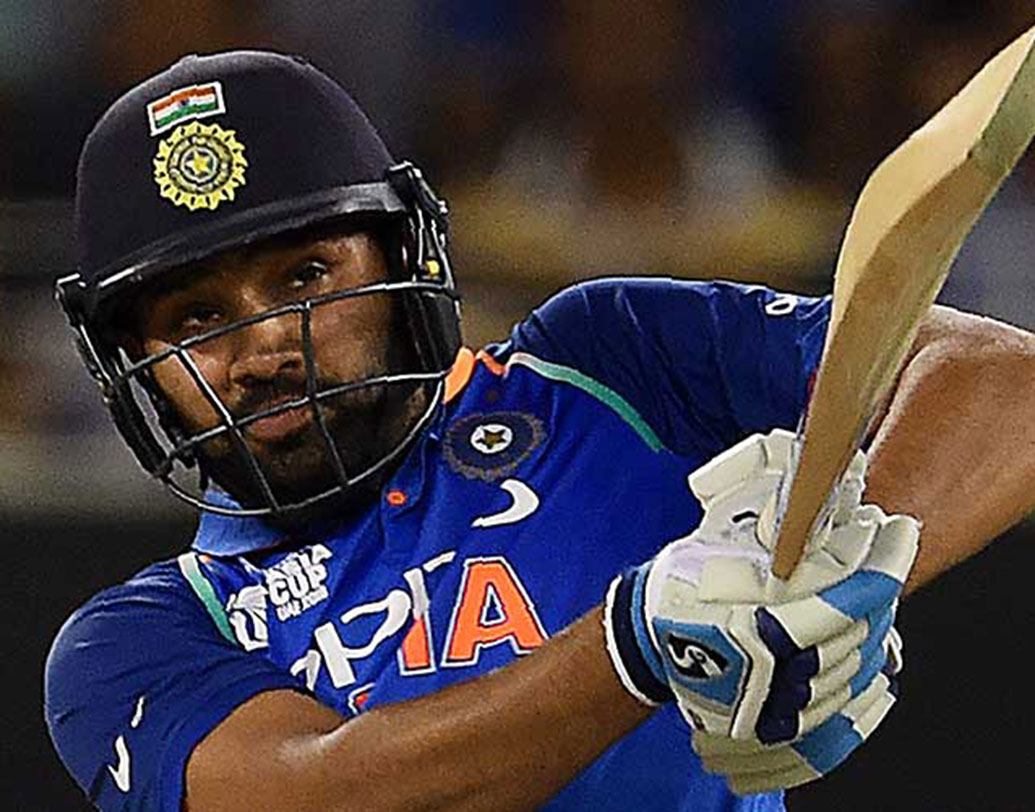 রোহিত শর্মা: ঘরের মাঠে অধিনায়ক করা হয়েছে রোহিতকে। এশিয়া কাপের সাফল্যের পর নয়া চ্যালেঞ্জ রোহিতের সামনে।