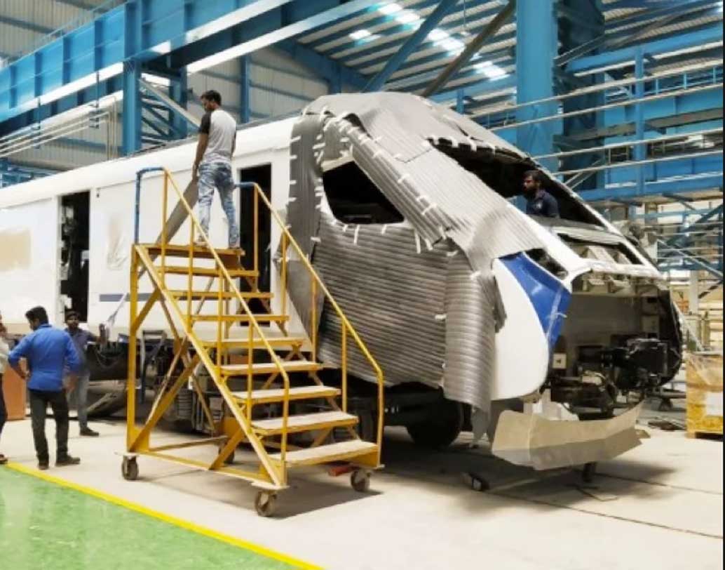 রেল সূত্রে খবর, এর দ্বিতীয় রেকের নির্মাণও ইতিমধ্যেই শুরু হয়েছে। প্রথম রেকটি তৈরিতে খরচ পড়েছে প্রায় ১০০ কোটি টাকা। চেন্নাইয়ের  ইন্টিগ্রাল কোচ ফ্যাক্টরি (আইসিএফ)-তে এই রেক তৈরি হয়েছে। রেলের দাবি, এই ধরনের ট্রেন তৈরিতে বিদেশে যে পরিমাণ অর্থব্যয় হয়, তার প্রায় অর্ধেকেই এ দেশে এমন রেক তৈরি সম্ভব হয়েছে।