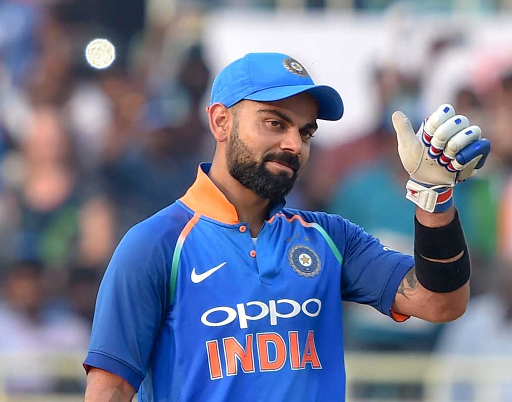 রান তাড়া করতে নেমেই গর্জে ওঠে বিরাটের ব্যাট। তাঁর ৮৬ বলে অপরাজিত ১৩৩ রান সাত উইকেটে জয় এনে দেয় ভারতকে। মাত্র ৩৬.৪ ওভারেই রান তুলে নেয় ভারত।