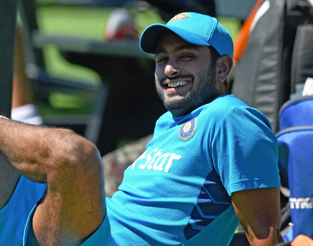 অম্বাতি রায়ুডু: বিশাখাপত্তনমে বিরাট কোহালির সঙ্গে চমৎকার পার্টনারশিপ গড়েছিলেন। স্কোরবোর্ড সচল রাখার কাজ দারুণ ভাবে করেছিলেন চার নম্বরে নামা রায়ুডু। ফর্মে থাকা রায়ুডু আজ কী করেন, সেটাই দেখার।