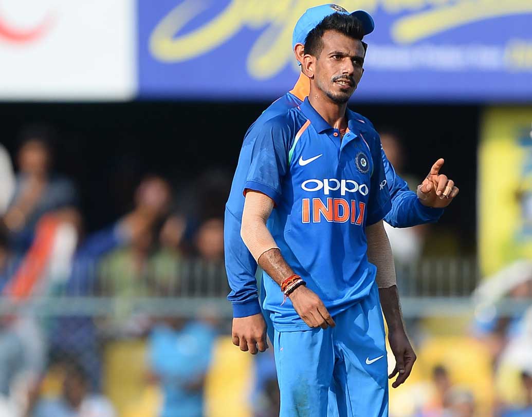 যুজবেন্দ্র চহাল: কুলদীপের মতো চহালও তেমন দাগ কাটতে পারেননি গত ম্যাচে। আক্রমণাত্মক হেটমেয়ারদের সামনে অসহায় লাগছিল চহালকে। পুণেতে তাই কুলদীপের মতো চহালের সামনেও বড় পরীক্ষা।