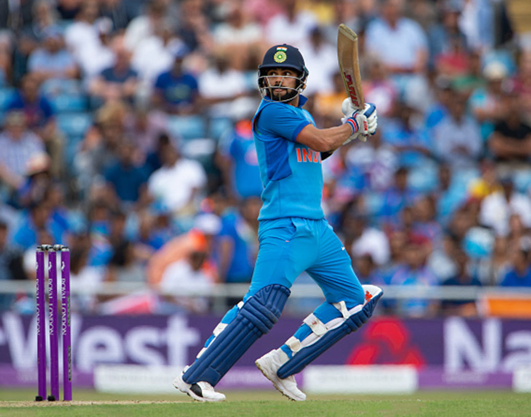 ২০১৪ তে ভারত-নিউজিল্যান্ড ম্যাচ। টসে জিতে নিউজিল্যান্ডকে ব্যাট করতে পাঠায় ভারত। ২৯২ রান তুলেছিলেন কিউয়ি ব্যাটসম্যানরা। শুরুতেই ধাক্কা খায় ভারতীয় ব্যাটিং। তিন রানে ফিরে যান রোহিত। রুখে দাঁড়িয়েছিলেন বিরাট। ১২৩ রানের দারুণ ইনিংস খেলেন। শেষ পর্যন্ত ২৪ রানে হেরে যায় ভারত।