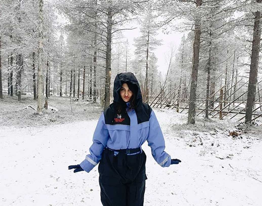 কিন্তু এই রহস্য কেন? বিয়ের আগেই বরফ ভ্রমণ সারলেও তা কি প্রকাশ্যে আনতে চাইছেন না দেব-রুক্মিণী? প্রশ্নটা অধরাই থাক।