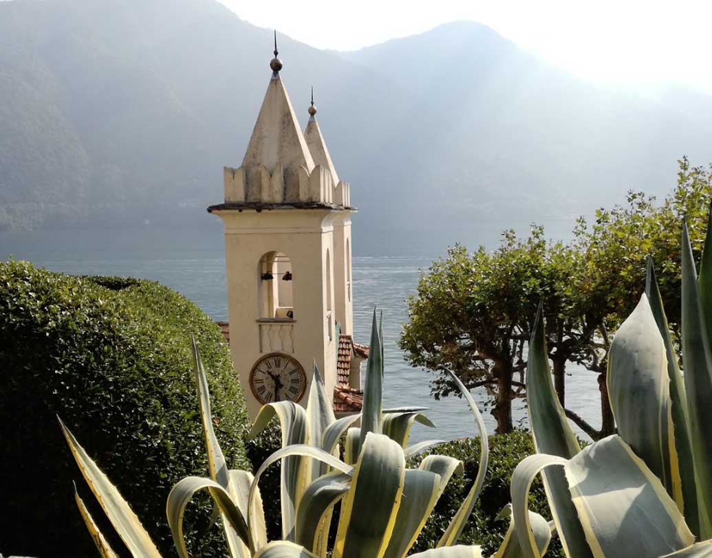 আভিজাত্যের সুবাদেও এ শহর বিখ্যাত। রোমান সাম্রাজ্যের সময় থেকেই স্থানীয় অভিজাত শ্রেণির নাগরিকরা এই লেকের পাশে বাড়ি বানিয়েছিলেন। এই প্রাসাদও সেই সময়কারই।