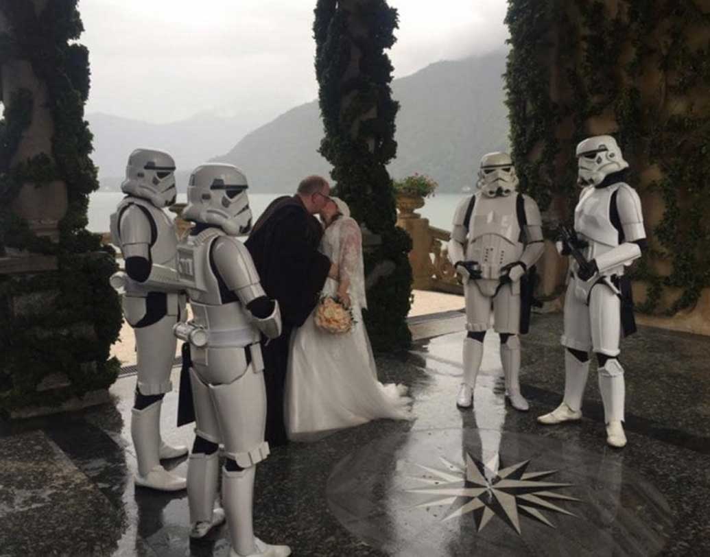 স্টার ওয়ার্স ও ক্যাসিনো রয়্যালের মতো ছবিগুলির শুটিং হয়েছে এখানে। লোক কোমোর মাঝেই রূপকথার গল্পের মতো প্রাসাদটি।