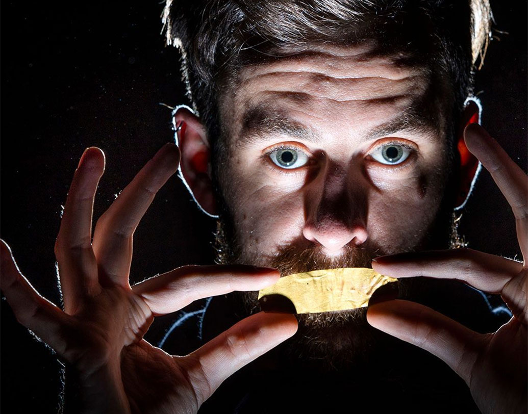 মৃতদেহের মুখে, বিশেষ করে ঠোঁটের অংশ ঢাকতেই এটি ব্যবহার করা হত, অনুমান বিজ্ঞানীদের।