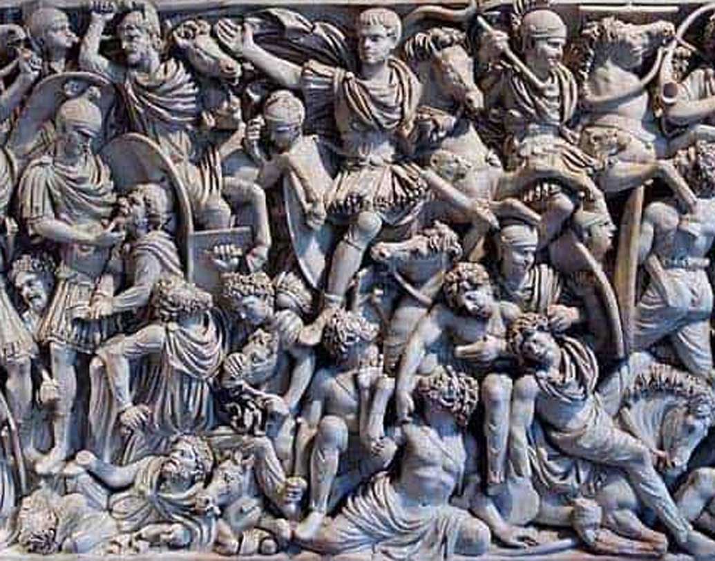 এই ধরনের ‘গোল্ডেন মাউথ প্লেক’ মিলেছে, প্রাচীন রোম, সিরিয়া, তুরস্ক, ক্রিমিয়াতেও। ফ্রান্সেও মিলেছিল এ ধরনের একটি পাত।