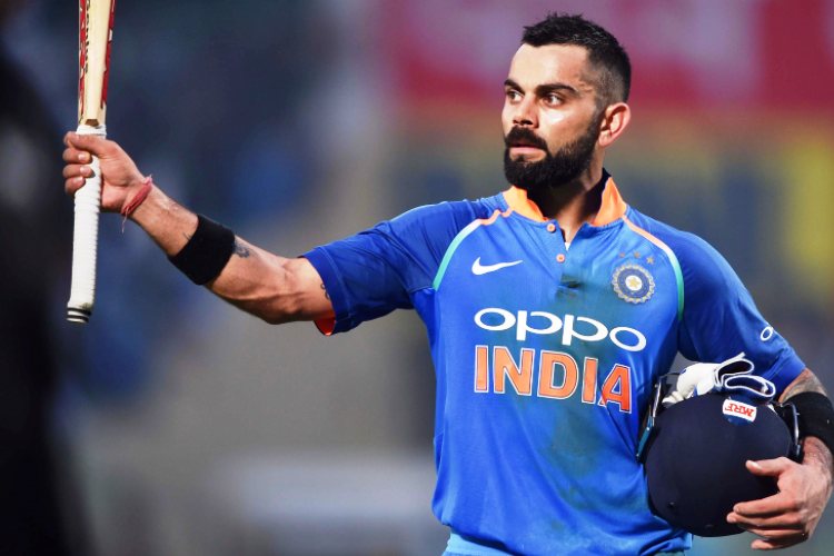 চলতি বছরে একদিনের ক্রিকেটে ষষ্ঠ সেঞ্চুরি করে ফেললেন কোহালি। ইংল্যান্ডের জনি বেয়ারস্টো ও ভারতের রোহিত শর্মার রয়েছে চারটি করে সেঞ্চুরি। চলতি বছরে সবচেয়ে বেশি রানও (১১৫৩) করে ফেললেন তিনি। সবচেয়ে বেশি গড়ও (১৪৪) তাঁর।ছবি: পিটিআই।