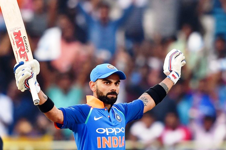 ঘরের মাঠে ওয়ানডে ফরম্যাটে টানা চার সেঞ্চুরি করে ফেললেন বিরাট। গত বছর ২৯ অক্টোবর কানপুরে নিউজিল্যান্ডের বিরুদ্ধে সেঞ্চুরির পর চলতি সিরিজে টানা তিন সেঞ্চুরি করেছেন ভারত অধিনায়ক। তিনিই এতে একমাত্র ভারতীয়। ভারতে টানা চার ম্যাচে শতরান করেছেন একমাত্র দক্ষিণ আফ্রিকার এবি ডি'ভিলিয়ার্স। ছবি:পিটিআই।