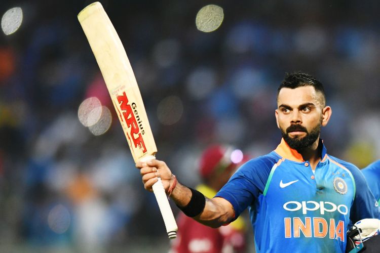 তিন নম্বরে ব্যাট করতে নেমে ওয়ান়ডে ফরম্যাটে ৩১ সেঞ্চুরি করেছেন কোহালি। বাকি সাত সেঞ্চুরি এসেছে চার নম্বরে ব্যাট করতে গিয়ে। ১৫ সেঞ্চুরি এসেছে প্রথমে ব্যাট করে। ২৩ সেঞ্চুরি এসেছে রান তা়ড়া করতে গিয়ে। ছবি: পিটিআই