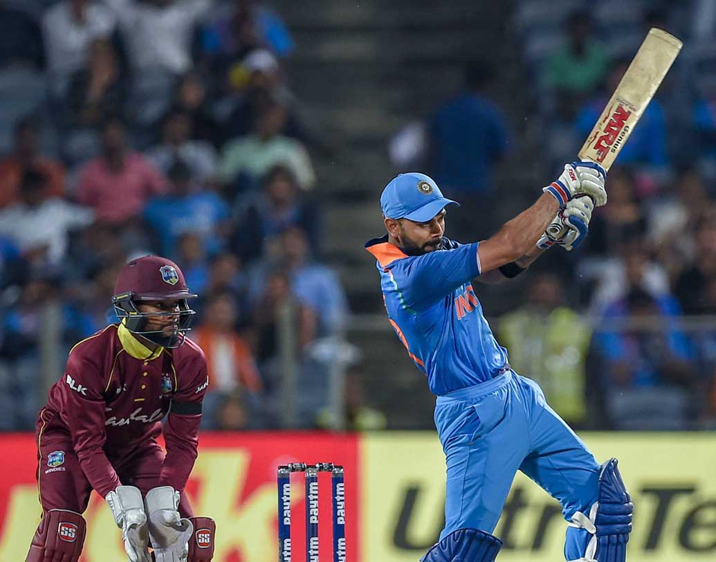 বিরাটের উপর চাপ কমিয়ে তাঁকে আরও খোলামেলা ভাবে খেলতে দিতে হবে। কোহালি দলের প্রধান ব্যাটিং স্তম্ভ। চাপের মুখে বার বার সফল নাও হতে পারেন। ওপেনাররা সফল হলে চাপ কমে যাবে অধিনায়কের।