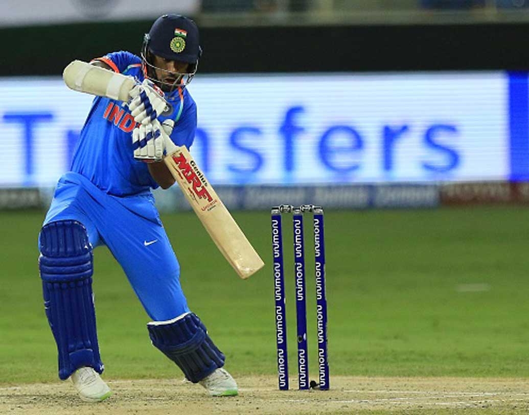 শিখর ধওয়ন: শুরুটা ভাল করলেও বেশিক্ষণ ক্রিজে থাকতে পারছেন না। অফস্পিনারদের বিরুদ্ধে শিখরের টেকনিক নিয়েও প্রশ্ন উঠতে শুরু করেছে। বেঞ্চে সুযোগের অপেক্ষায় রয়েছেন লোকেশ রাহুল। আজ কঠিন পরীক্ষার সামনে ধওয়ন।