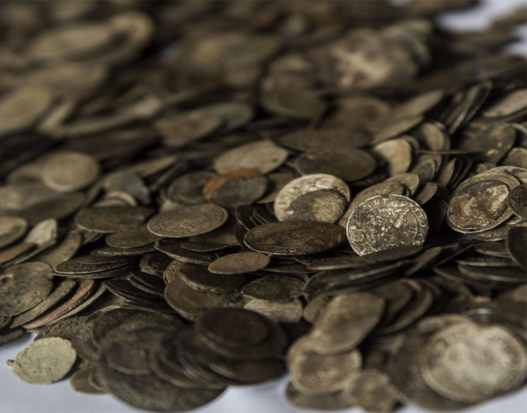 ২২ কারাটের হাঙ্গেরিয়ান মুদ্রা ছাড়াও ফ্রান্সের মুদ্রাগুলি যে ১৬০০ শতকে ষোড়শ লুইয়ের আমলের তাও নিশ্চিত করছেন গবেষকরা। ১৭০০ থেকে ১৮০০ শতকের ইউরোপের অন্য দেশের মুদ্রাও মিলেছে।