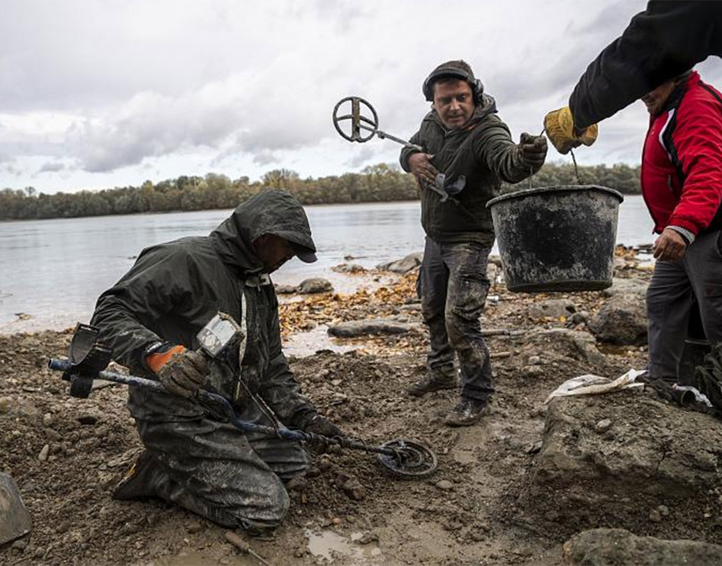 দানিউব নদীটি জার্মানি, অস্ট্রিয়া, স্লোভাকিয়া, হাঙ্গেরি, ক্রোয়েশিয়া, সার্বিয়া, বুলগেরিয়া, রোমানিয়া, মলদোভা ও ইউক্রেন এই ১০টি দেশের মধ্য দিয়ে বহমান। সম্প্রতি স্বর্ণমুদ্রাগুলি যেখানে উদ্ধার করা হয়েছে, সেখানে নদীটি প্রায়ই শুকিয়ে গিয়েছে। জায়গাটি বুদাপেস্ট থেকে প্রায় ২৫ কিলোমিটার দূরে অবস্থিত।