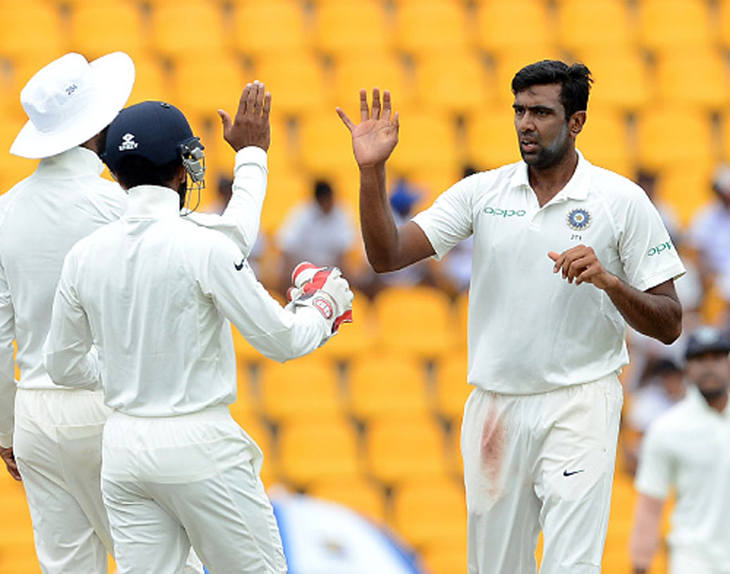 রবিচন্দ্রন অশ্বিন: চোট সারিয়ে ফিরছেন মাঠে। চেন্নাইয়ের অফস্পিনার ভারতের সেরা স্পিন অস্ত্র। ব্যাটিংটাও ভালই করেন।