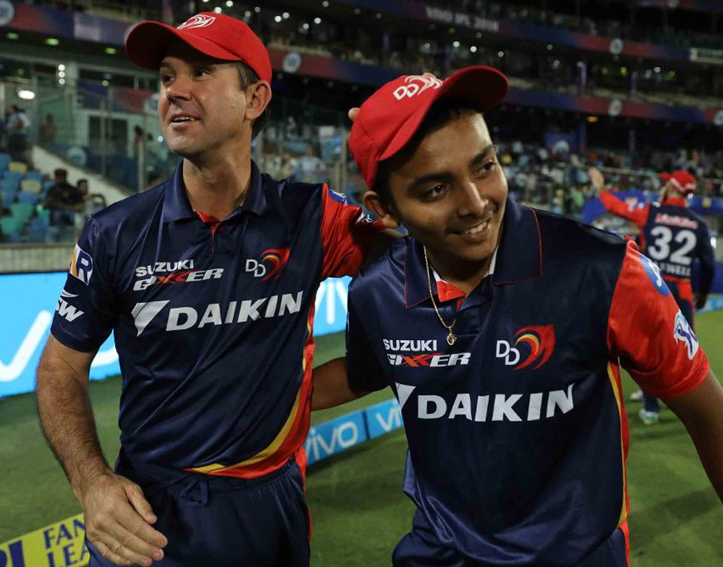 এ বারের আইপিএলে দিল্লি ডেয়ারডেভিলসের হয়ে খেলেন পৃথ্বী। প্রতিযোগিতার ইতিহাসে তিনিই সবচেয়ে কমবয়সী ক্রিকেটার হিসেব অভিষেক ঘটান। কলকাতার বিরুদ্ধে করেন অর্ধশতরানও। যা আসে ১৮ বছর ১৬৯ দিন বয়সে। সঞ্জু স্যামসনের সঙ্গে যুগ্মভাবে আইপিএলে কনিষ্ঠতম হিসেব পঞ্চাশ করেন তিনি।